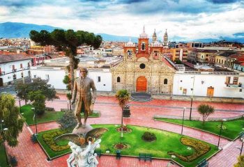 RIOBAMBA-el-parque-Maldonado-y-la-Catedral